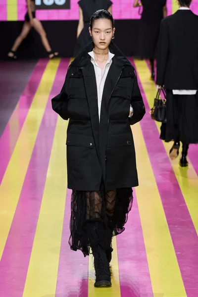 Look 25